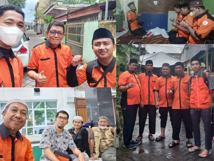 Ditengah Guyuran Hujan, Tim PJTI Tetap Eksis Urus Jenazah