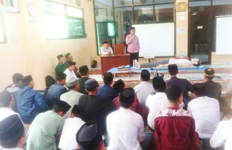 Baru Pertama Terjadi, Pelepasan Santri di MBS Makassar, Diajari Pelatihan Mengurus Jenazah