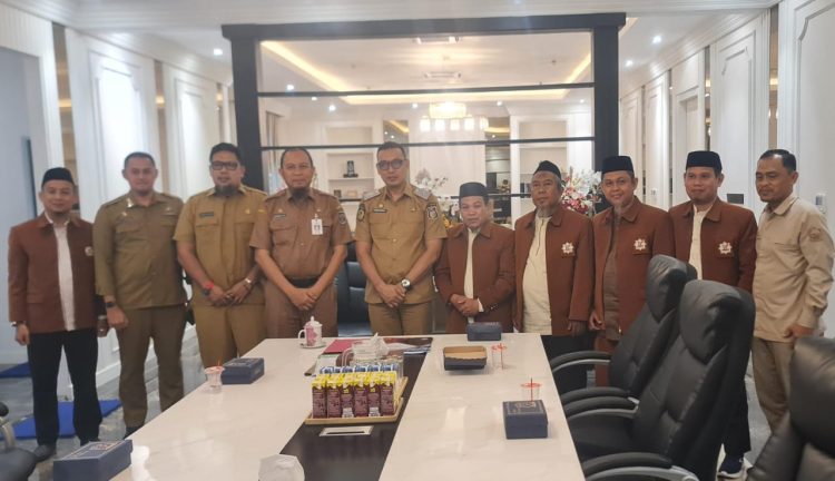 Tunjang Operasional Sosial YTI, Pemkot Makassar Bantu Ambulance