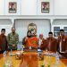 Pembina IMTI Serahkan Cindera Mata ke Wakil Wali Kota Makassar, Aliyah Mustika