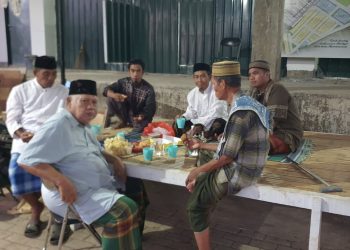 Warga Sambut Pemotongan Hewan Qurban di Masjid Agung TI Maros
