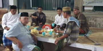 Warga Sambut Pemotongan Hewan Qurban di Masjid Agung TI Maros