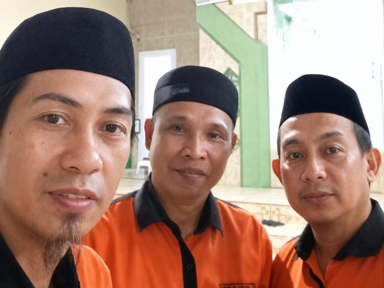 Tak Kenal Waktu, Tim PJTI Urus Jenazah Hingga Malam Hari