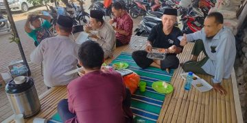 Penuh Kekeluargaan Jamaah dan Pengurus Masjid Agung TI