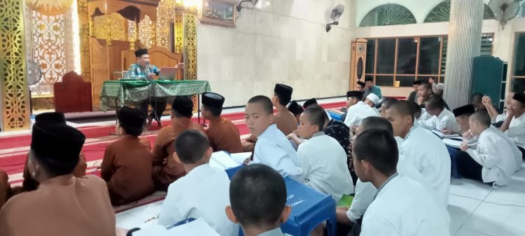 Dihadapan Santri dan Jamaah Takmirul Masajid Kiai Sudirman Beberkan 10 Prinsip Ibadah